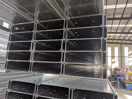 Σιδηρουργική δομή Τάξη C Διάδρομοι 100x50x3mm Ελαφρύ σιδηρουργικό πλαίσιο Εμπορικό δομικό μέγεθος Σιδηρουργικού σιδήρου