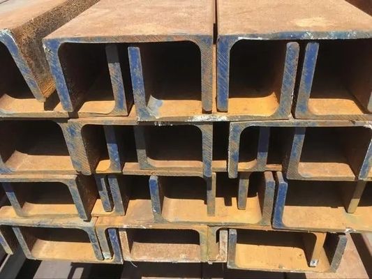 Σιδηρουργική δομή Τάξη C Διάδρομοι 100x50x3mm Ελαφρύ σιδηρουργικό πλαίσιο Εμπορικό δομικό μέγεθος Σιδηρουργικού σιδήρου