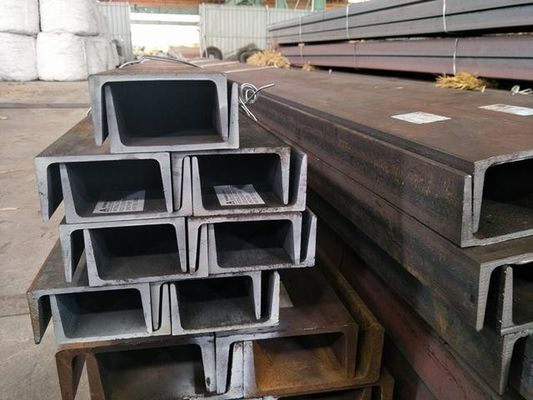 Σιδηρουργική δομή Τάξη C Διάδρομοι 100x50x3mm Ελαφρύ σιδηρουργικό πλαίσιο Εμπορικό δομικό μέγεθος Σιδηρουργικού σιδήρου