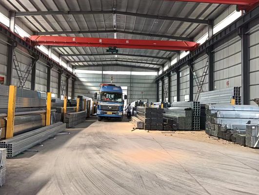 Κανονικό Spangle Z20 Q235 Q345 Χαμηλό άνθρακα Προφυλακτικό Ζυγισμένο τετραγωνικό σωλήνα για πελάτες