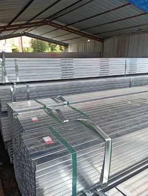 Κανονικό Spangle Z20 Q235 Q345 Χαμηλό άνθρακα Προφυλακτικό Ζυγισμένο τετραγωνικό σωλήνα για πελάτες