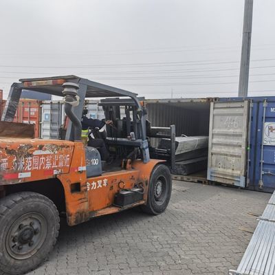 Έλξη Q235 Q195 St37 Δομικό Ζυγισμένο Σιδηροδρομικό σωλήνα σωλήνα 6m μήκος Πολλαπλά μεγέθη για την επεξεργασία σωλήνων τρυπών υπηρεσία