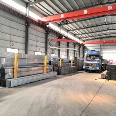 Έλξη Q235 Q195 St37 Δομικό Ζυγισμένο Σιδηροδρομικό σωλήνα σωλήνα 6m μήκος Πολλαπλά μεγέθη για την επεξεργασία σωλήνων τρυπών υπηρεσία