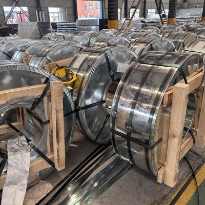 600 mm έως 1500 mm πλάτος Ζυγισμένο χαλύβδινο φύλλο σιδήρου σε τροχιά πλήρης σκληρότητα DX51D ± 1% ανοχή 0,4 mm 0,5 mm 0,6 mm πάχος